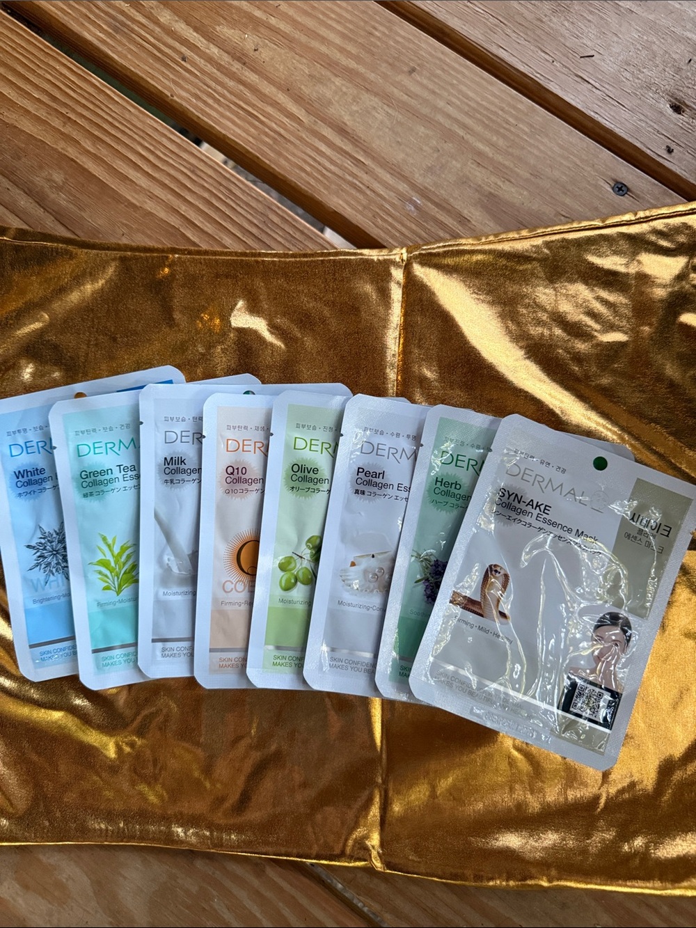 New Masks with Collagen set of 8 includes: Q10, milk, herb, pearl, olive, white